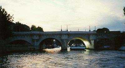 seine.gif (59890 bytes)